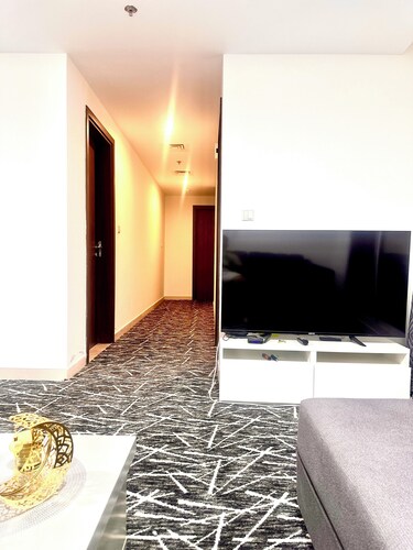 Luxurious 1-bedroom apartment in a prime location close to Dubai airport