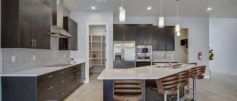 Toaster, blender, cookware/dishes/utensils, kitchen islands