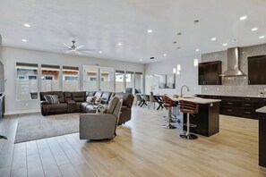 TV - Spacious Luxury with a 50' private lap pool and hot tub (Hurricane)