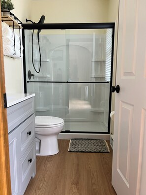 Shower, towels, toilet paper - The Cozy Cottage! Private 1-bedroom cottage in a peaceful setting in Ottsville (ottsville)