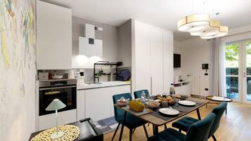 Fridge, oven, stovetop, dishwasher