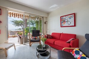 TV, DVD-spiller og stereoanlegg