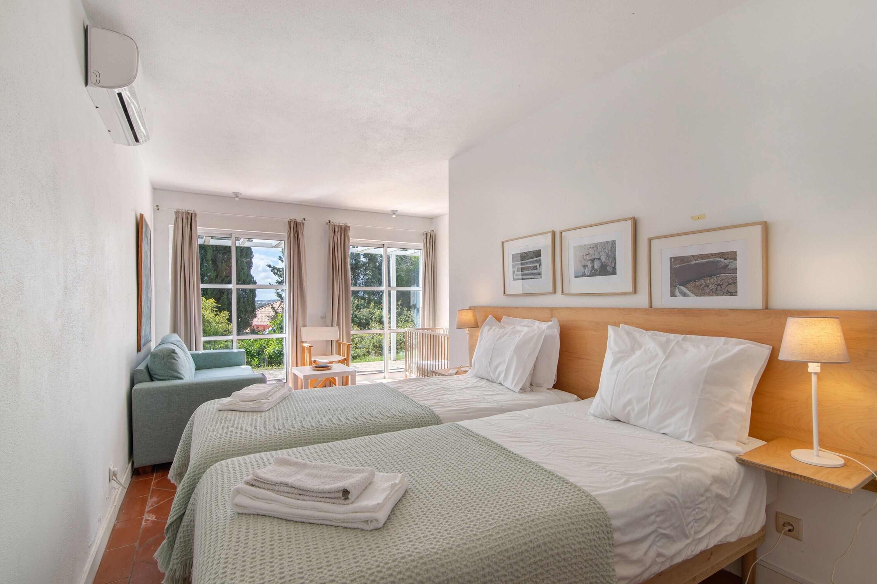 5 bedrooms, iron/ironing board, free WiFi, bed sheets