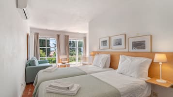 5 bedrooms, iron/ironing board, free WiFi, bed sheets