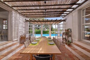 Outdoor dining - Villa 'Casa Do Pateo' with Private Pool, Wi-Fi and Air Conditioning (Guia)