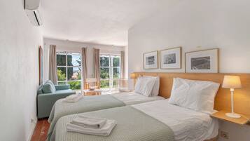 5 bedrooms, iron/ironing board, free WiFi, bed sheets