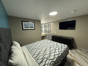 Iron/ironing board, free WiFi - Beauty Rest Hotel (Edison)