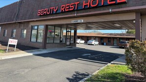 A Beauty Rest Hotel with a clear entrance, marked 'CLEARANCE 8'6"'. - Beauty Rest Hotel (Edison)