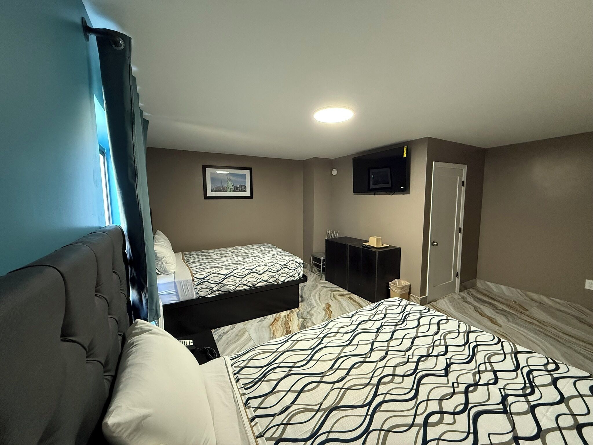 Deluxe Double Room, 2 Double Beds, Non Smoking | Iron/ironing board, free WiFi