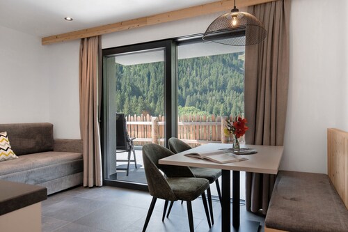 Studio 'Tribulaun - Lodge 1' with Mountain View, Private Terrace and Wi-Fi