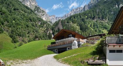Studio 'Tribulaun - Lodge 1' mit Bergblick, privater Terrasse und Wi-Fi