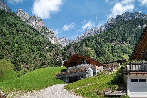 Ferienwohnung 'Lodge 2' mit Bergblick, privater Terrasse und Wi-Fi