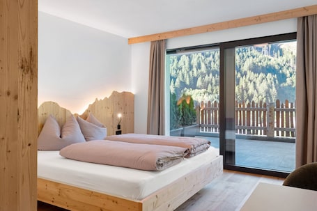 1 bedroom, free WiFi, bed sheets, wheelchair access. Apartment 'Lodge 2' with Mountain View, Private Terrace and Wi-Fi