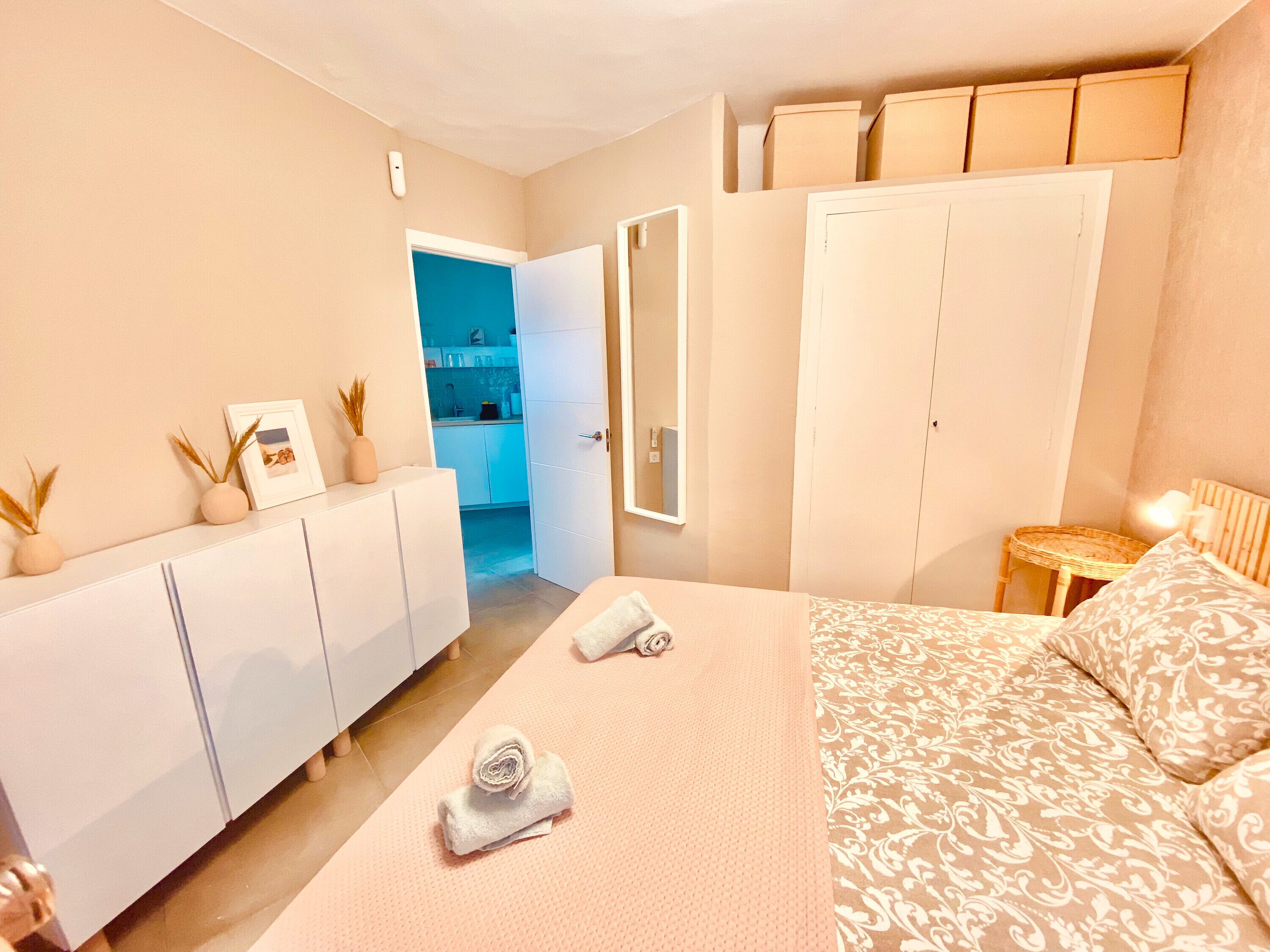 1 dormitorio, tabla de planchar con plancha, wifi gratis y ropa de cama