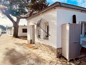 Exterior - Holiday Home 'La Casita De La Playa' with Sea Views, Wi-Fi and Air Conditioning (Miami Platja)