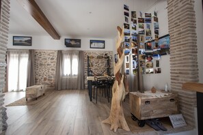 Interior - Rural House 'La Cambra' with Mountain Views, Wi-Fi, and Air Conditioning (Potries)