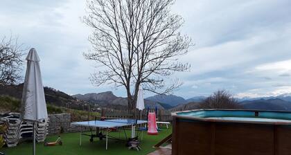 Cottage 'Casa Con Impresionantes Vistas' with Mountain View, Private Pool and Wi-Fi