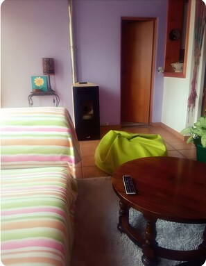 Iron/ironing board, free WiFi, bed sheets