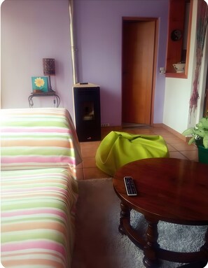 Iron/ironing board, free WiFi, bed sheets