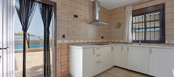 Casa de vacaciones 'Echizzo' con piscina privada, Wi-Fi y aire acondicionado
