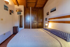 1 bedroom, bed sheets