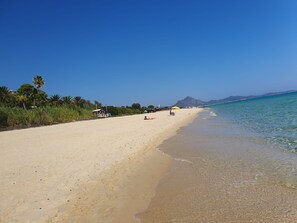 Beach nearby - Holiday Home 'Claudia' with Private Terrace, Wi-Fi and Air Conditioning (Costa Rei)
