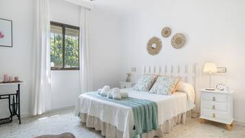 3 bedrooms, iron/ironing board, free WiFi, bed sheets