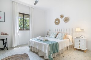 3 slaapkamers, een strijkplank/strijkijzer, gratis wifi, beddengoed