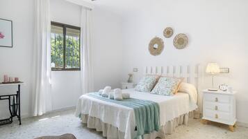 3 bedrooms, iron/ironing board, free WiFi, bed sheets