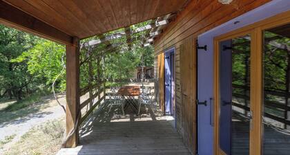 Chalet 'Bleu 6 Personnes Piscine' avec vue montagne, terrasse privée et Wi-Fi