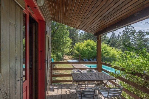 Chalet 'Rouge 4 Personnes' avec balcon et Wi-Fi