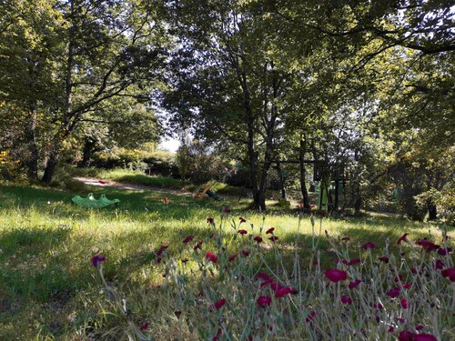 Chalet 'Rouge 4 Personnes' avec balcon et Wi-Fi