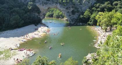 Chalet 'Jaune 4 - 5 Personnes' with Balcony and Wi-Fi