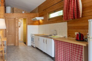 Fridge, microwave, oven, coffee/tea maker