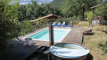 Een verwarmd zwembad