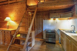 Kjøleskap, mikrobølgeovn, ovn og kaffetrakter/tekoker