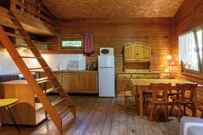 Fridge, microwave, oven, coffee/tea maker