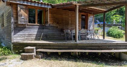 Chalet 'Blanc 8 Personnes' avec balcon et Wi-Fi