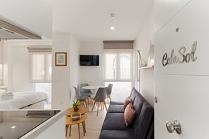 Iron/ironing board, free WiFi, bed sheets - La Cala Home - Cala Sol – Bright Upper-Floor Studio – Steps from the Beach (La Cala de Mijas)