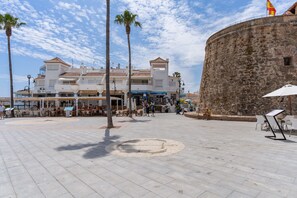 Terrace/patio - La Cala Home - Cala Sol – Bright Upper-Floor Studio – Steps from the Beach (La Cala de Mijas)