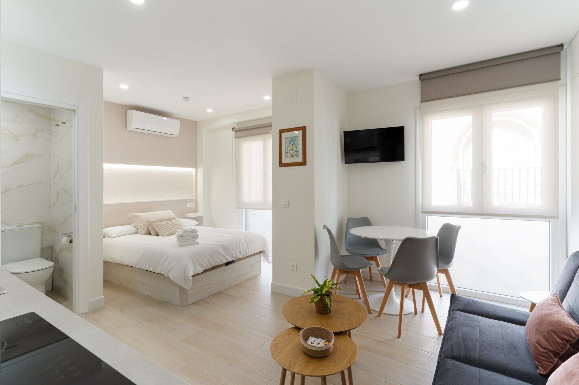 Een strijkplank/strijkijzer, gratis wifi, beddengoed