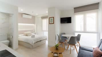 Een strijkplank/strijkijzer, gratis wifi, beddengoed