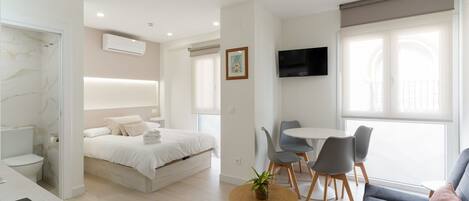 Iron/ironing board, free WiFi, bed sheets