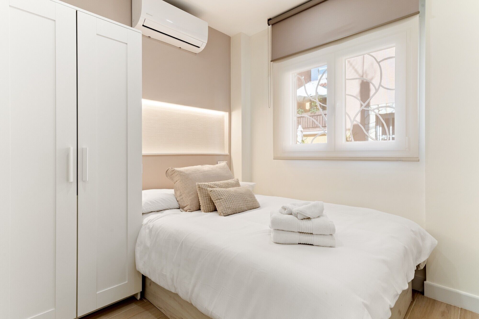 Iron/ironing board, free WiFi, bed sheets