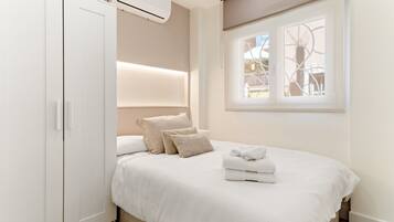 Iron/ironing board, free WiFi, bed sheets