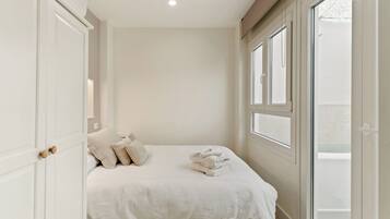 Iron/ironing board, free WiFi, bed sheets