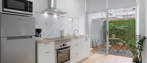 Fridge, microwave, oven, stovetop