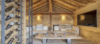 Chalet 'Chalet Face Au Mont-blanc' with Mountain View, Wi-Fi and Air Conditioning