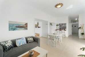 TV, mesa de pingue-pongue