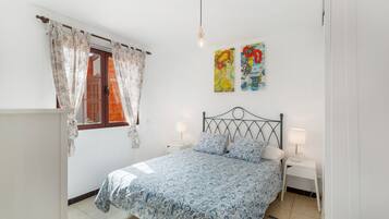 3 bedrooms, iron/ironing board, free WiFi, bed sheets